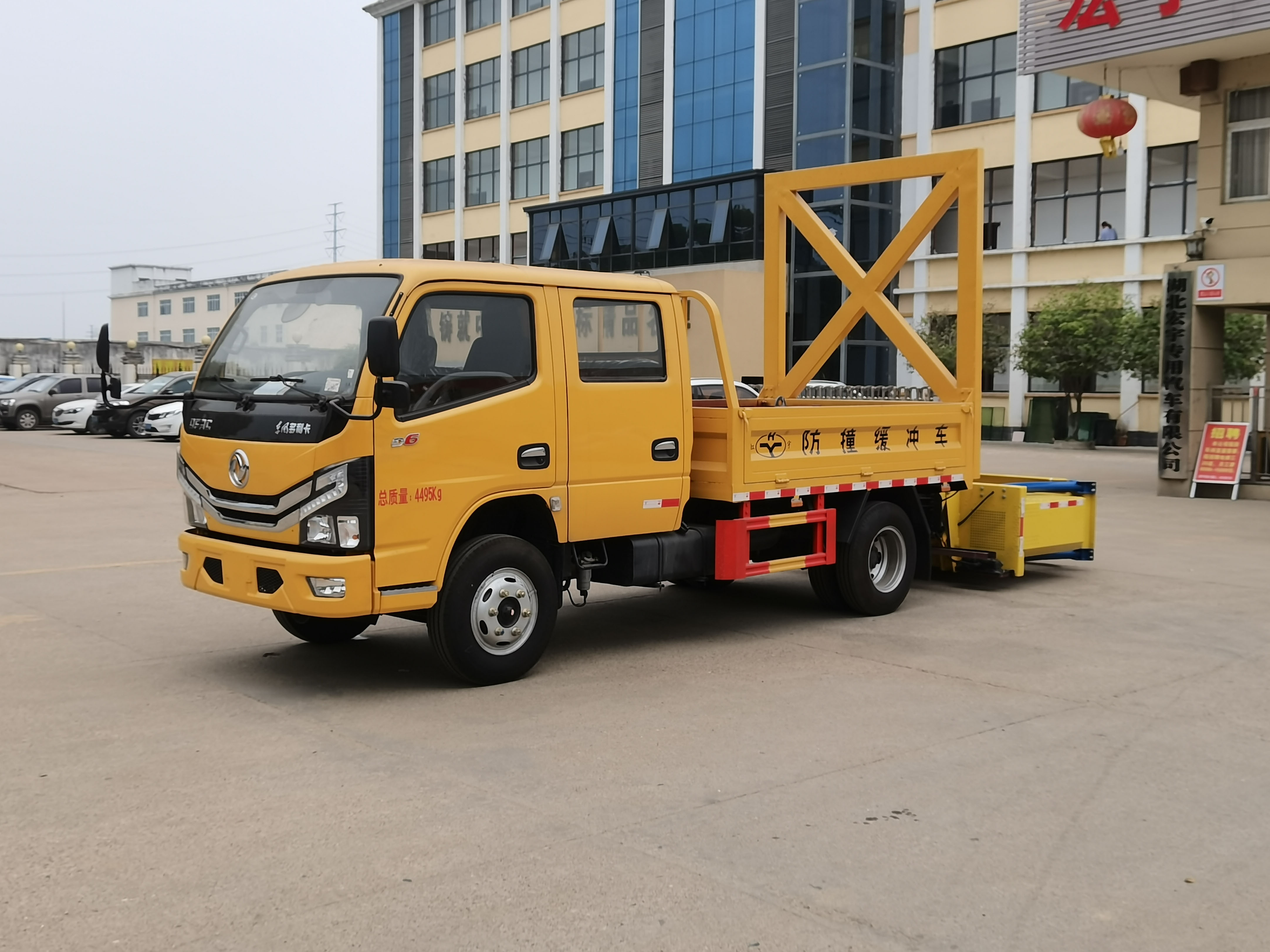 東風D6防撞緩沖車